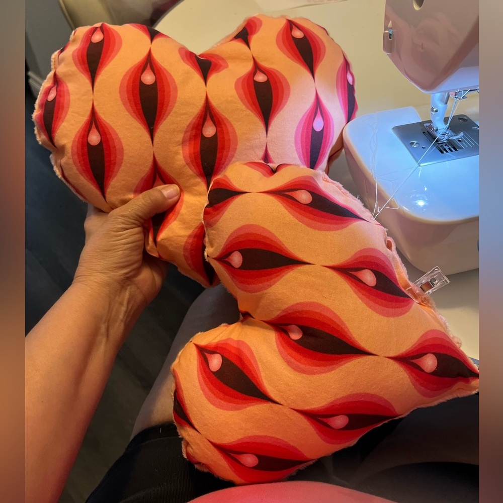 Vajayjay retro print heart pillow